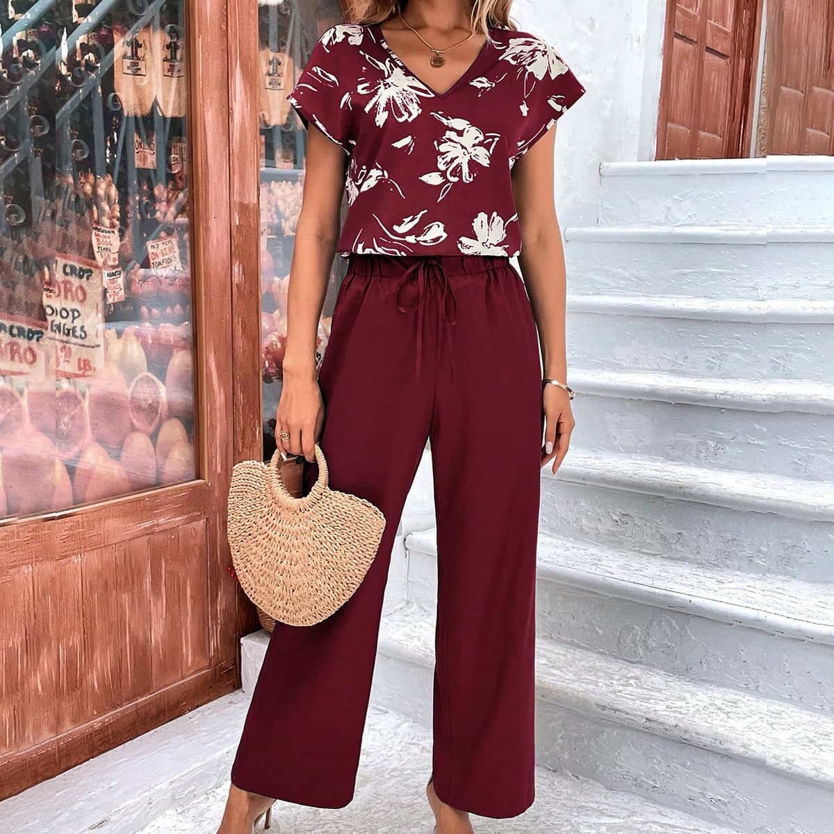 Ensemble T-shirt et pantalon pour femmes avec encolure en V, imprimé dans le style vacances