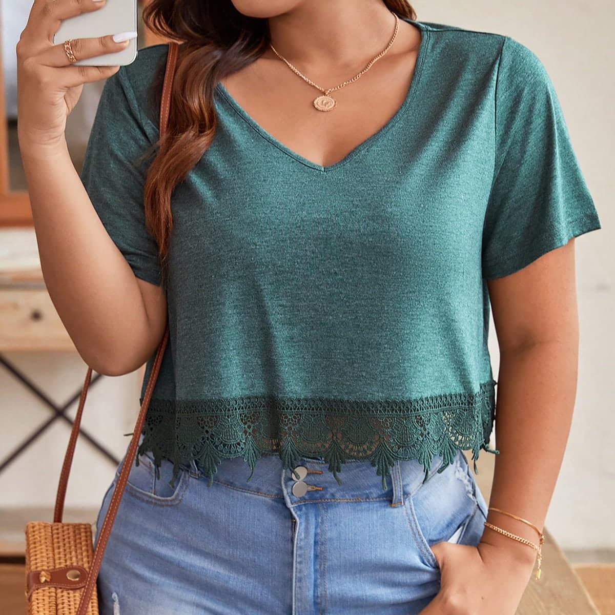 T-shirt court à dentelle de grande taille pour vacances et loisirs